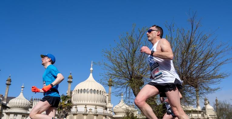 Runners run past the Brighton Pavilion 