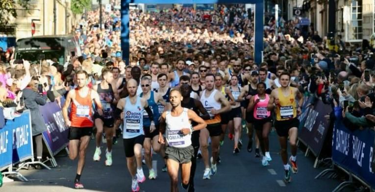 Lots of people running in Bath.