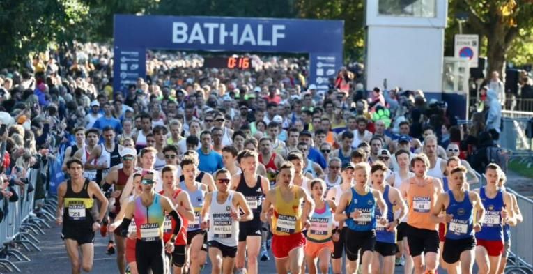 Lots of people running the Bath Half marathon.