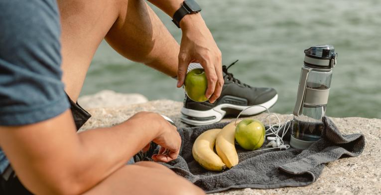 Runner stops for a bite to eat