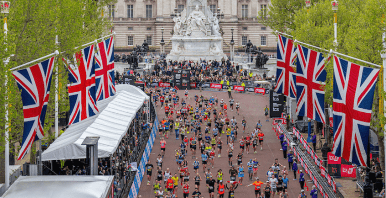 Participants on The Mall at the 2024 TCS London Marathon 