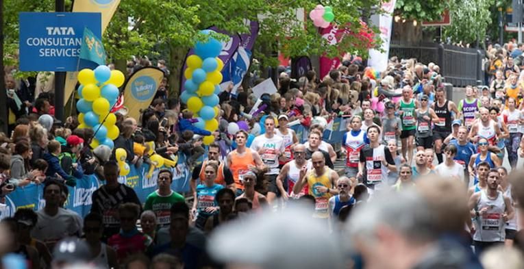 Runners passing through Canary Wharf