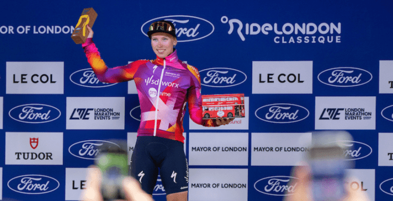 Lorena Wiebes (Team SD Worx - Protime) on the podium after winning the overall 2024 Ford RideLondon Classique