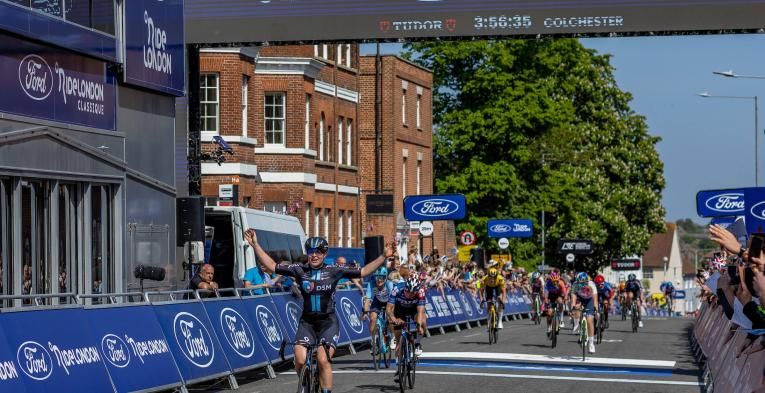 Charlotte Kool wins Stage One of the 2023 Ford RideLondon Classique