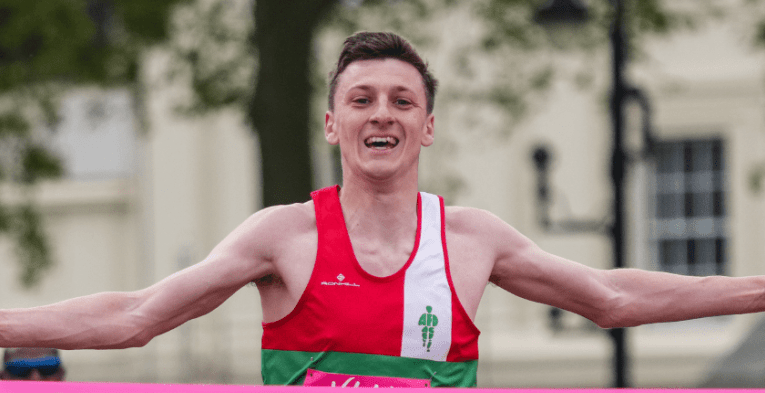 Photo of Ellis Cross winning the 2022 Vitality London 10,000