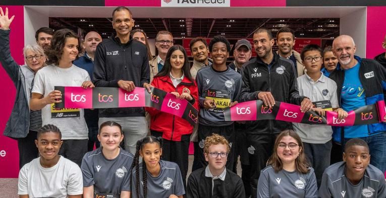 Pupils officially open the 2022 TCS London Marathon Running Show