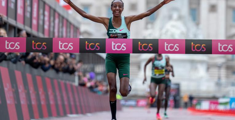 Sifan Hassan wins the 2023 TCS London Marathon elite women's race