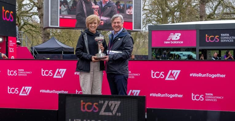 Liz McColgan, winner of the 1996 London Marathon is presented with the John Disley Lifetime Achievement Award by Terry Duddy 