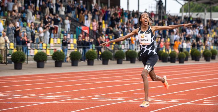 Sifan Hassan celebrating on the track