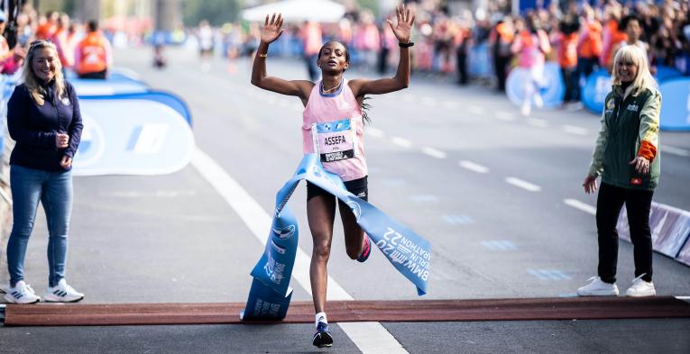 Tigist Assefa crosses the Finish Line of the 2022 Berlin Marathon