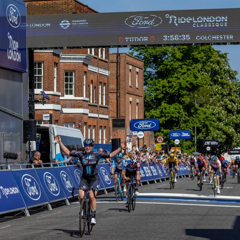 Charlotte Kool wins Stage One of the 2023 Ford RideLondon Classique