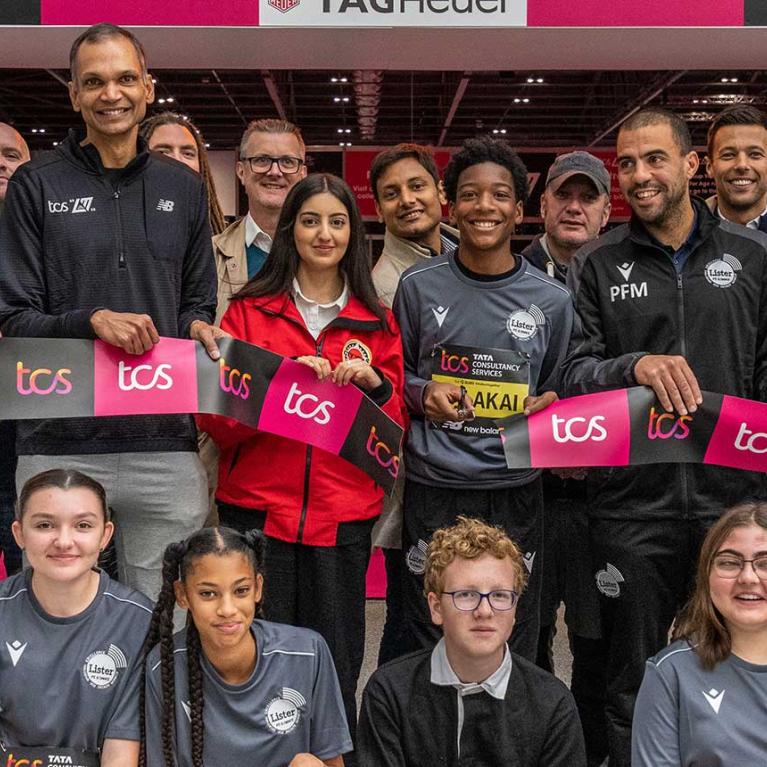 Pupils officially open the 2022 TCS London Marathon Running Show