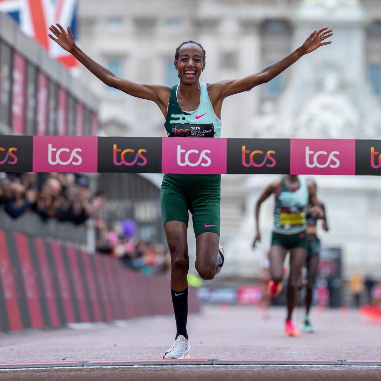 Sifan Hassan wins the 2023 TCS London Marathon elite women's race