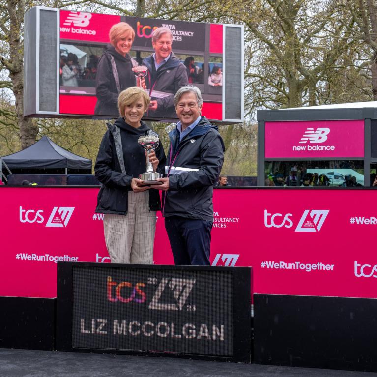 Liz McColgan, winner of the 1996 London Marathon is presented with the John Disley Lifetime Achievement Award by Terry Duddy 