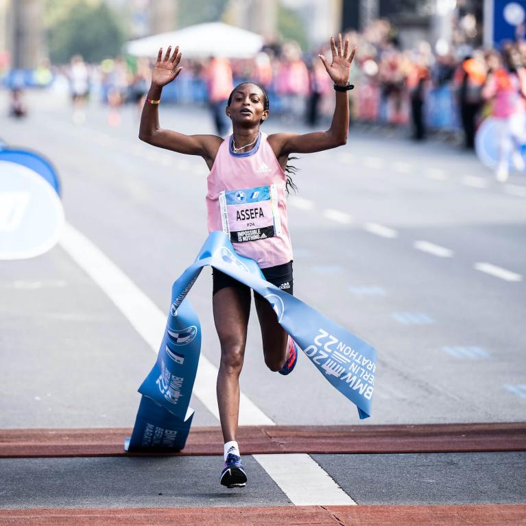 Tigist Assefa crosses the Finish Line of the 2022 Berlin Marathon