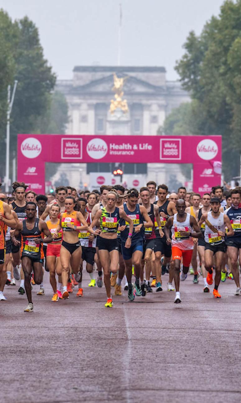 General view of the start as the runners run away from Buckingham Palace along The Mall during The Vitality London 10,000, Sunday 22nd September 2024.