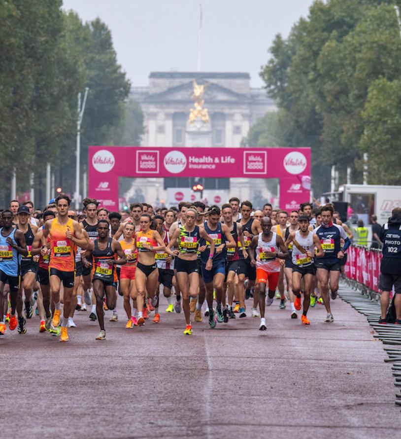 General view of the start as the runners run away from Buckingham Palace along The Mall during The Vitality London 10,000, Sunday 22nd September 2024.